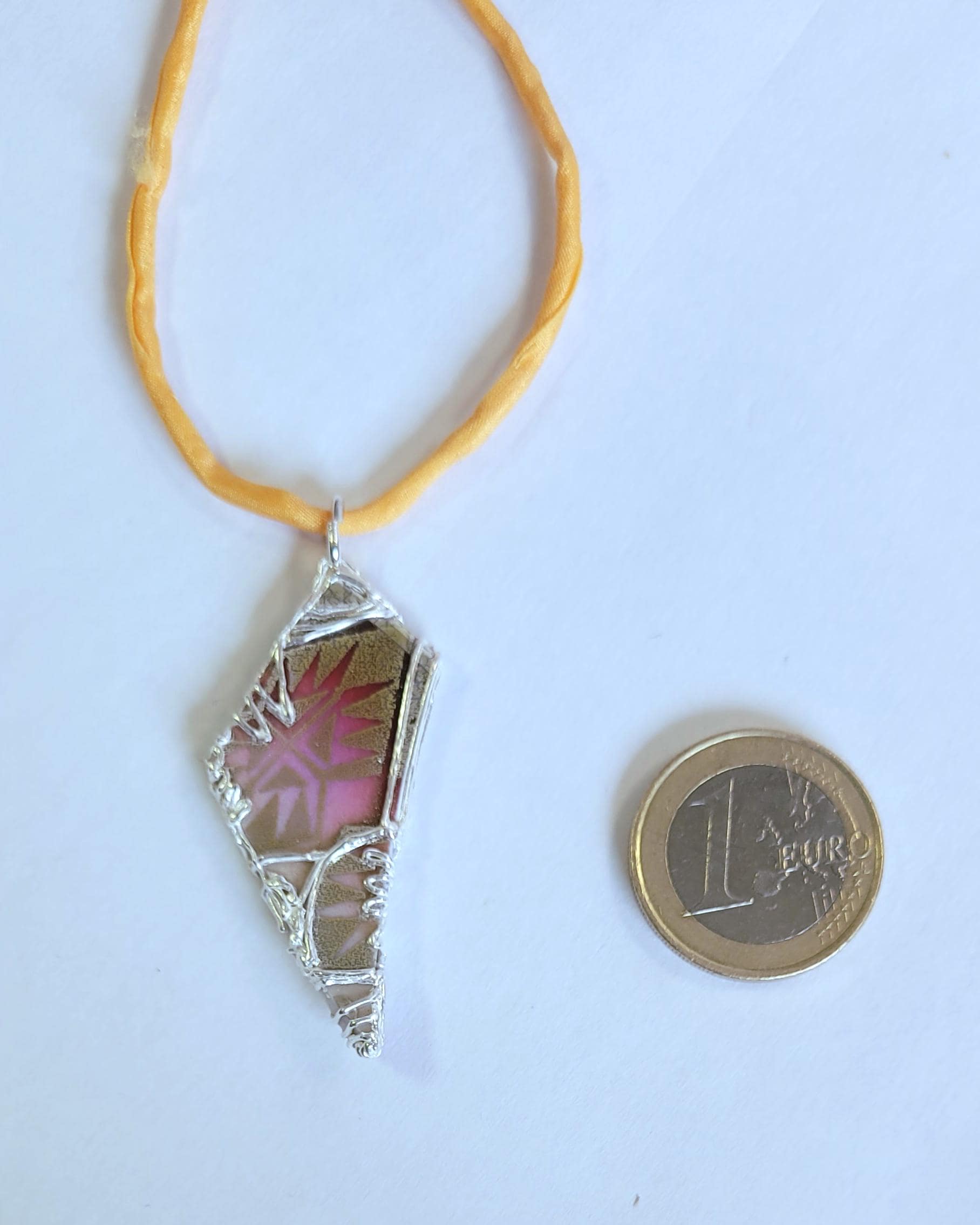 spitze Porzellanscherbe in Silber gefasst - Image 4