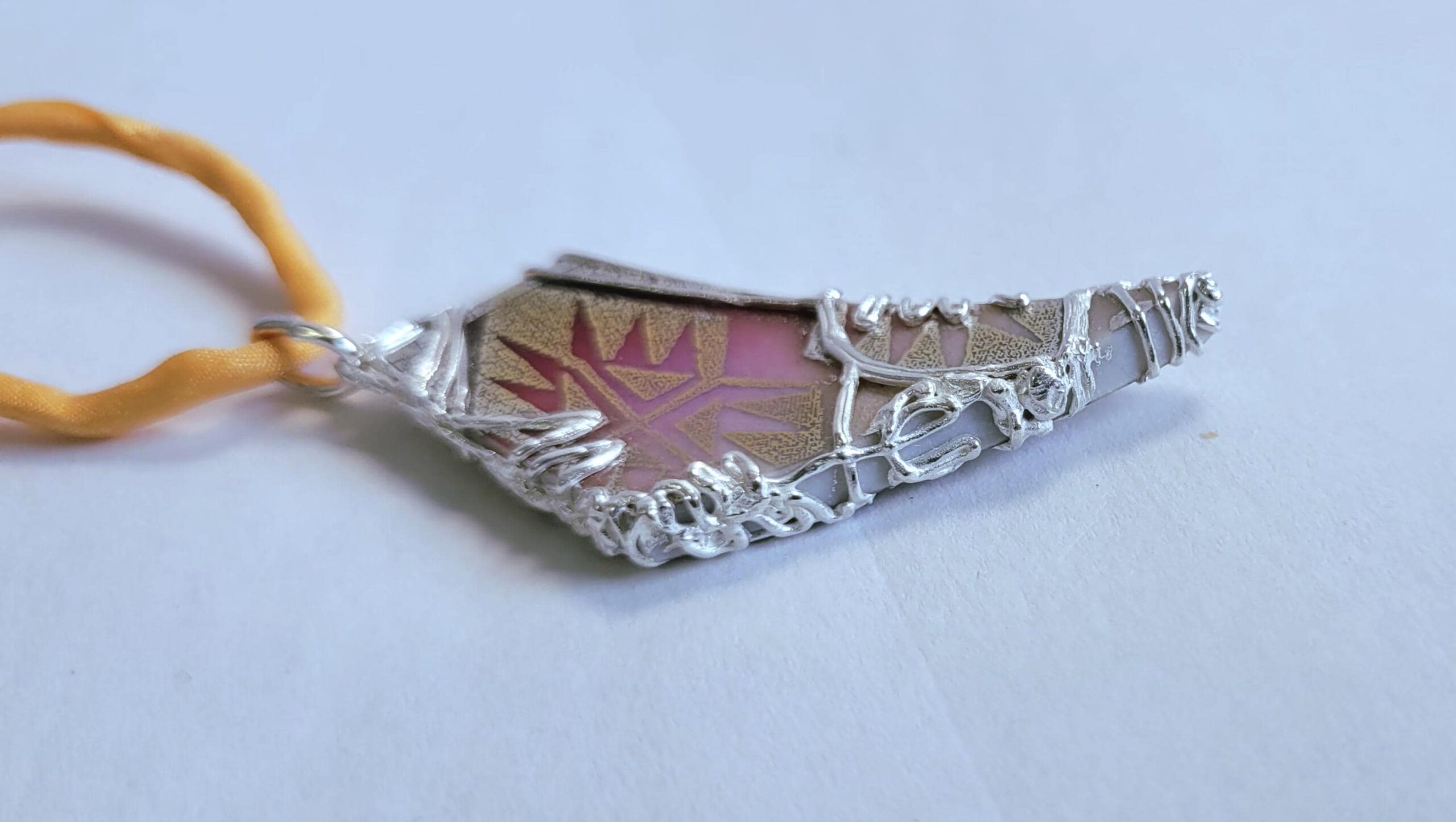 spitze Porzellanscherbe in Silber gefasst - Image 2